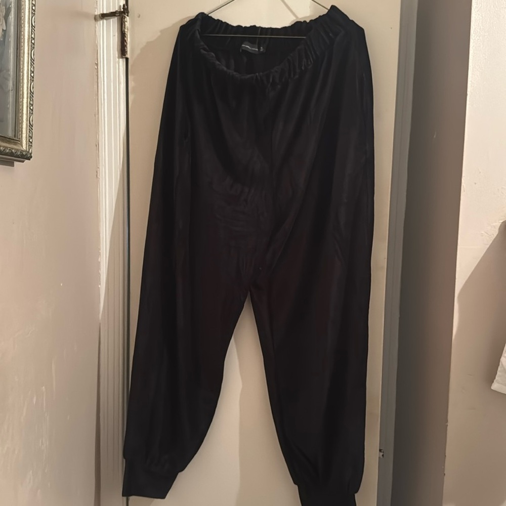 Black ribbed velour jogging pants